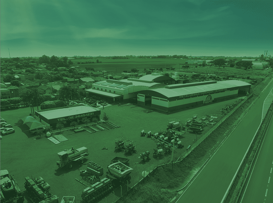 Imagem aérea da empresa e galpões de produção da Carderoli, em Coroados, São Paulo.